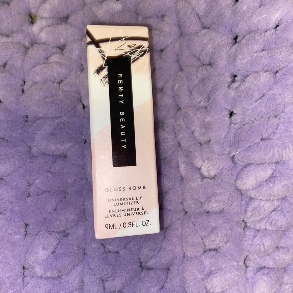 Fenty Beauty Gloss Bomb Universal Lip Luminizer - Fuchsia Flex